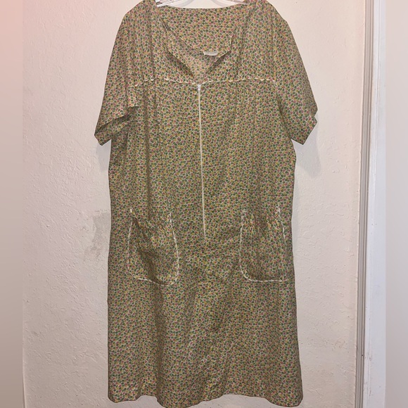 Vintage Floral Zip-Up House Dress with Pockets and rik rack accents - Picture 1 of 5